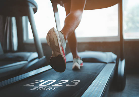 2023 start on the back of a treadmill with a person running forward